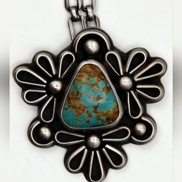 925 Sterling Silver Jewelry - Stunning Number 8 Flower Neclmmm